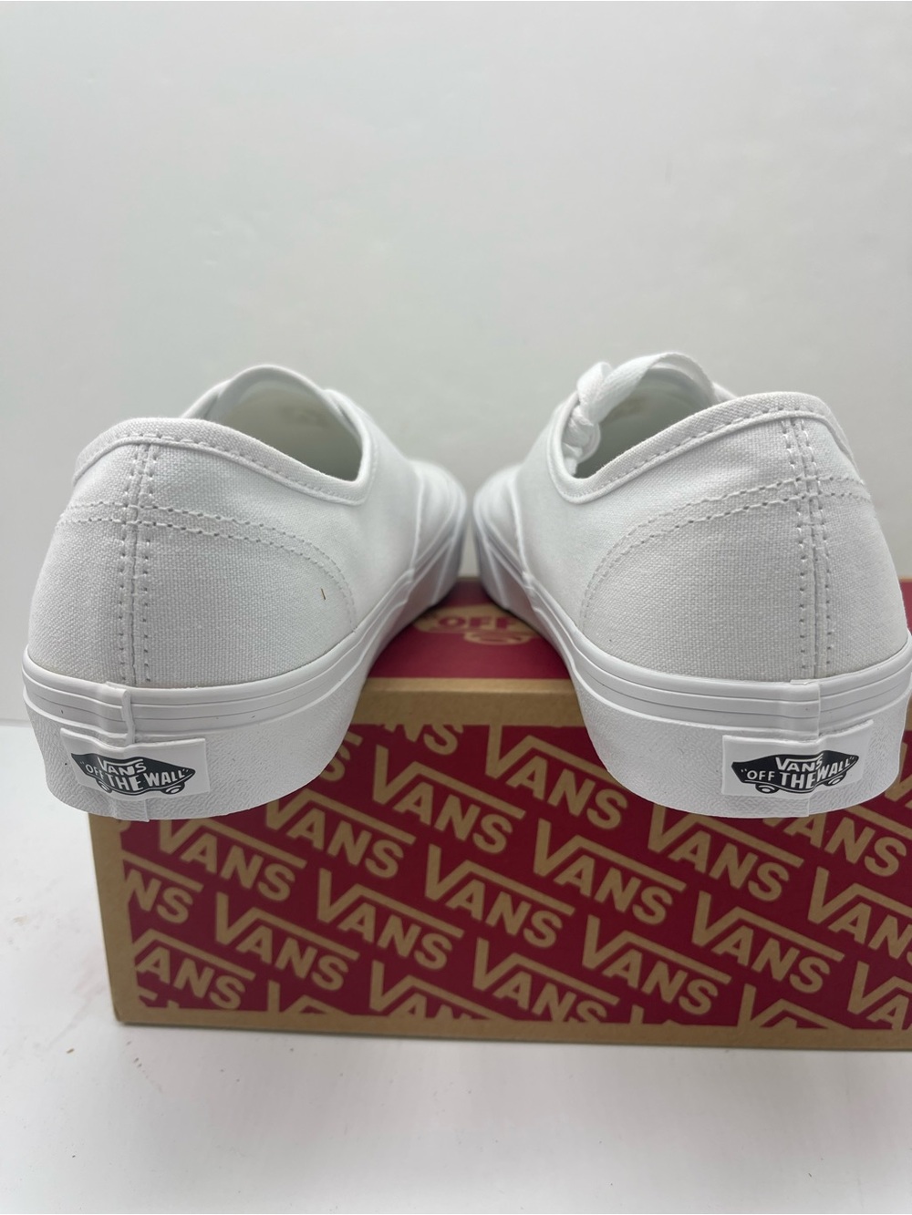 Vans WMNS Authentic True White
VN000EE3W00 Sneakers
Low-Top Canvas - Picture 14 of 16
